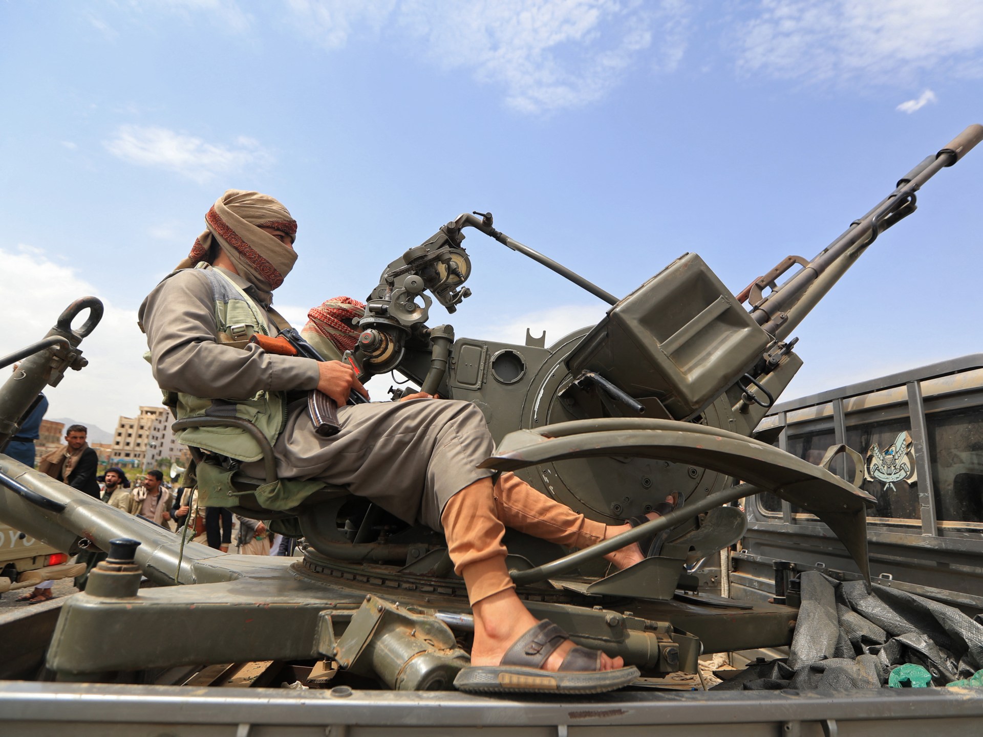 Houthi Official Threatens 'Siege' on Saudi Arabia Following Yemen Airport Attack