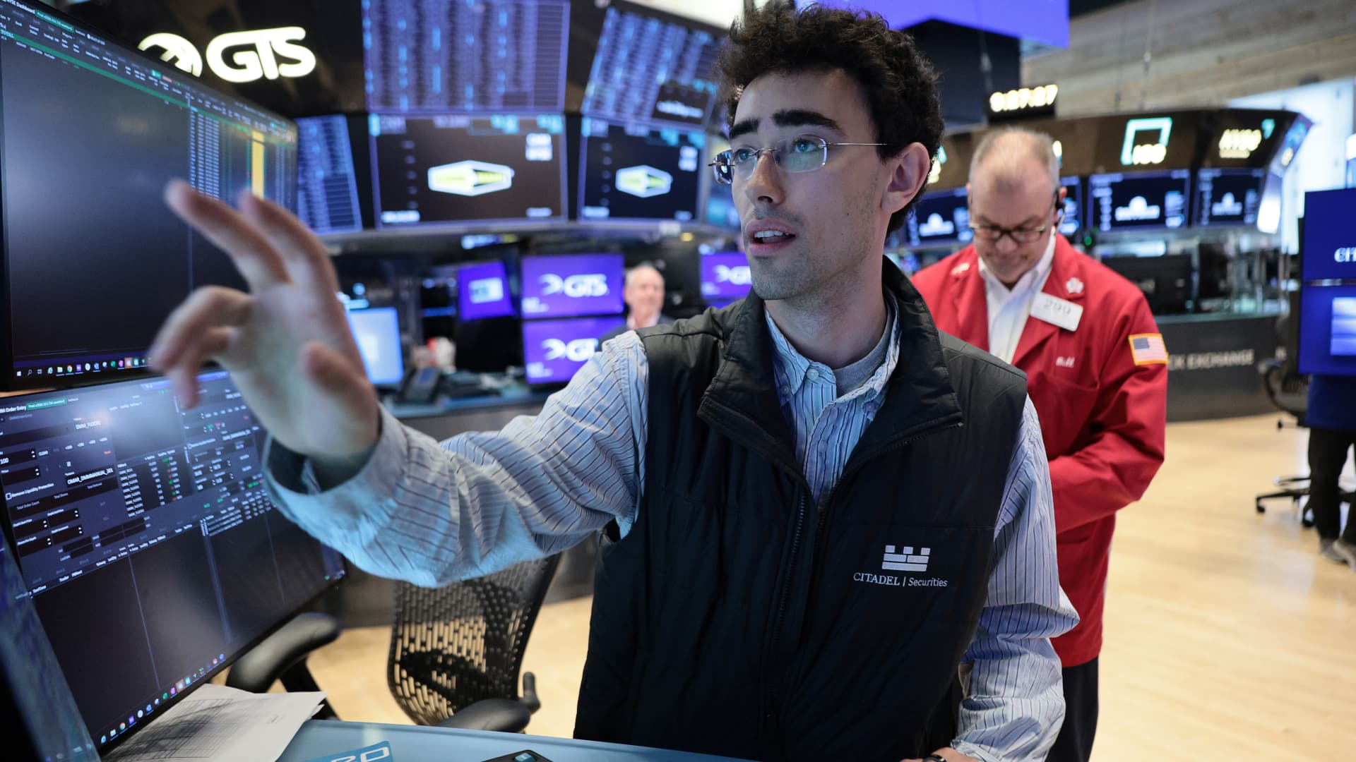 SpaceX Soars in Market Debut as Elon Musk's Rocket Company Launches IPO, Boosting Market Sentiment