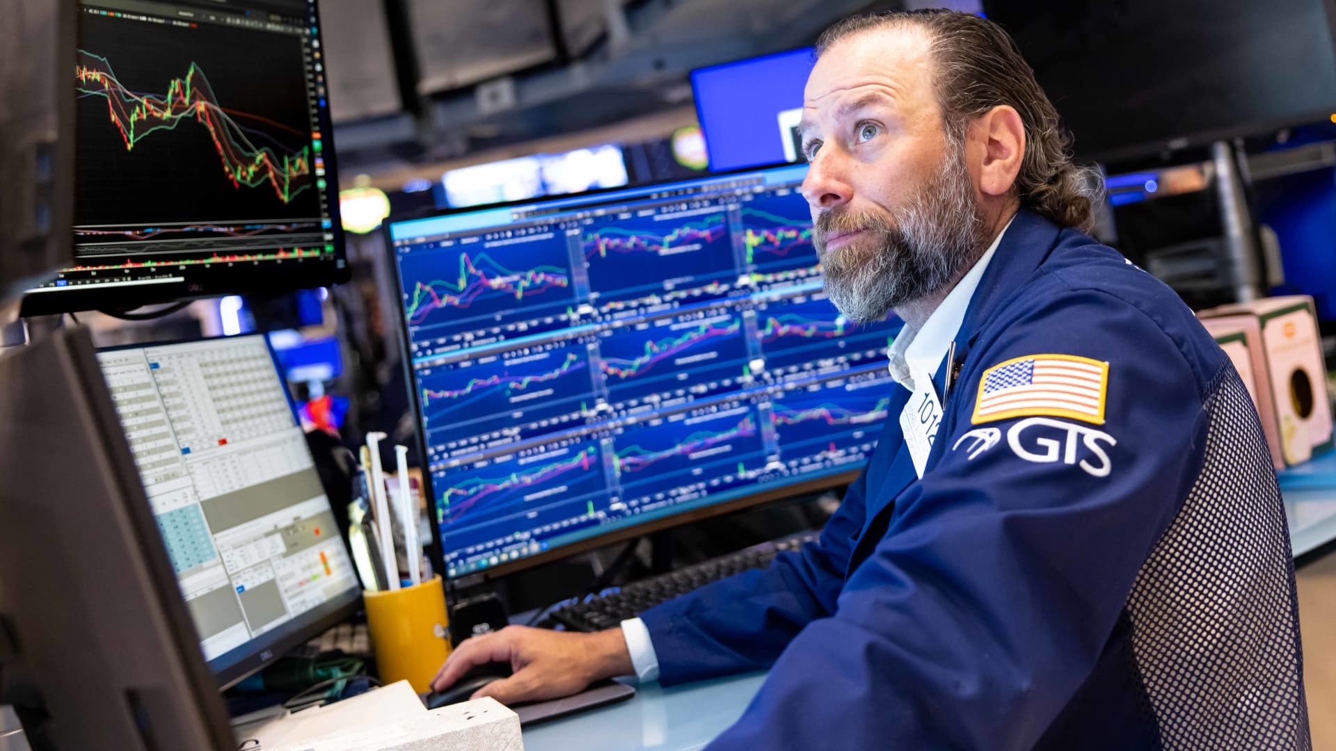 Stock Markets Edge Higher as Fed Weighs Inflation Fight Amid Earnings Season