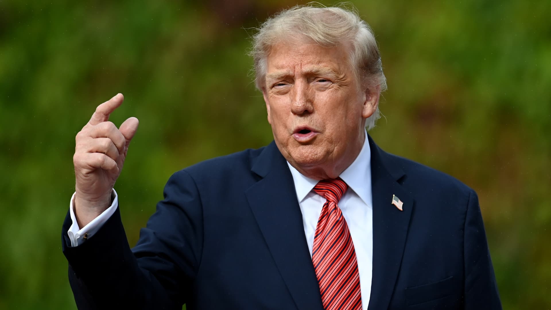 Trump Discloses Over 1,100 July Trades Including Major Sales of Microsoft and Amazon