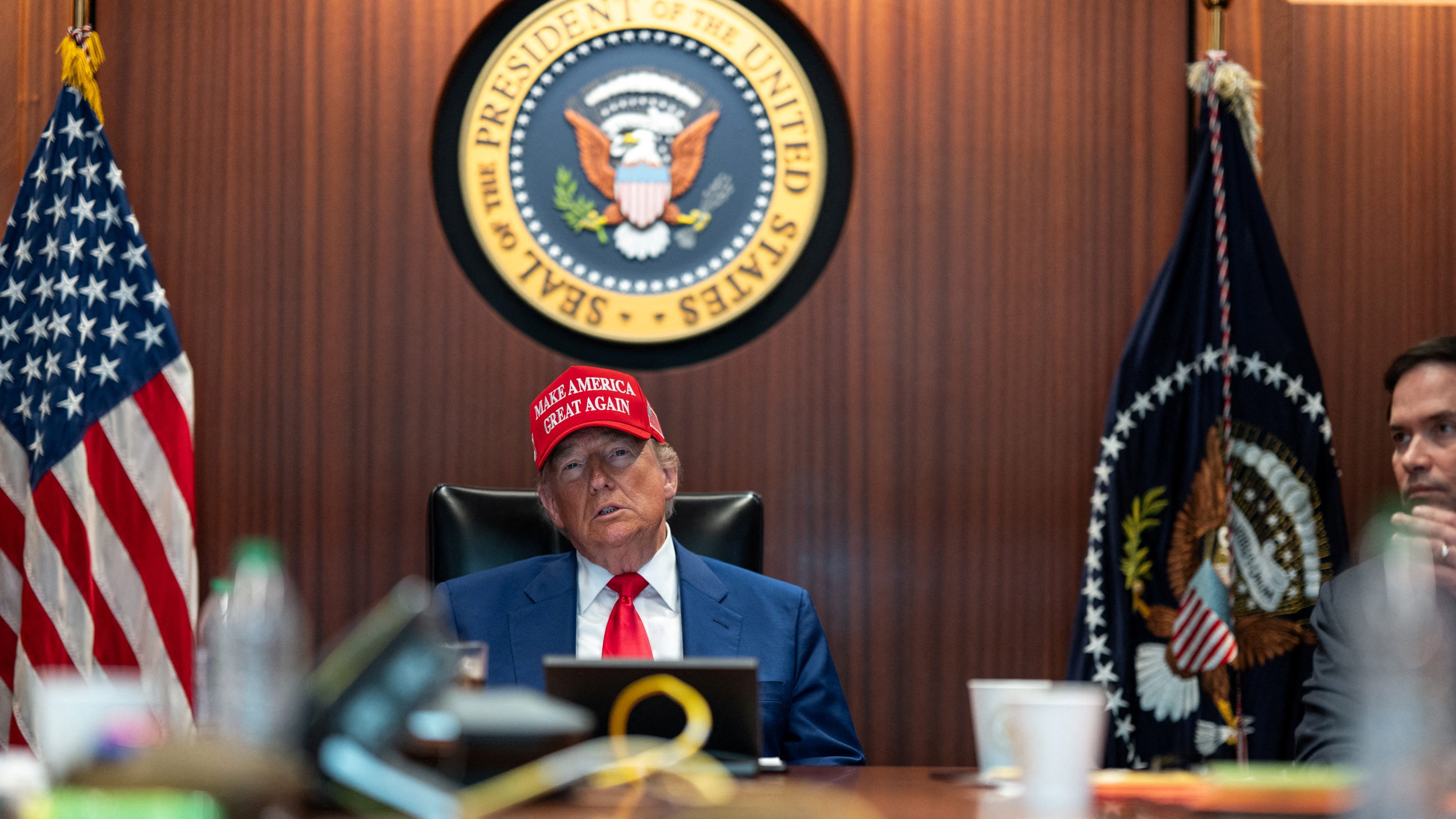 Trump Escalates Threats Against Iran as Ceasefire Negotiations Remain Deadlocked