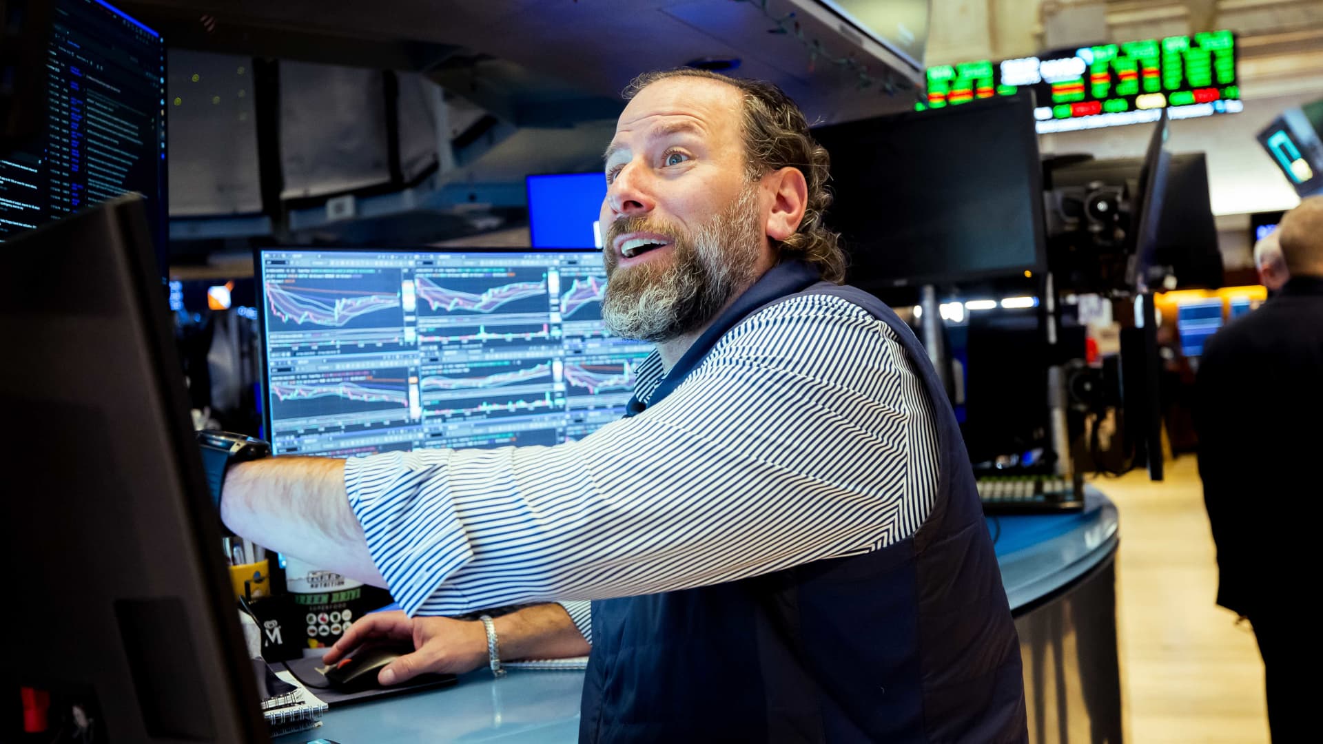 US Stock Market Surges as Oil Prices Drop Following Iran De-escalation