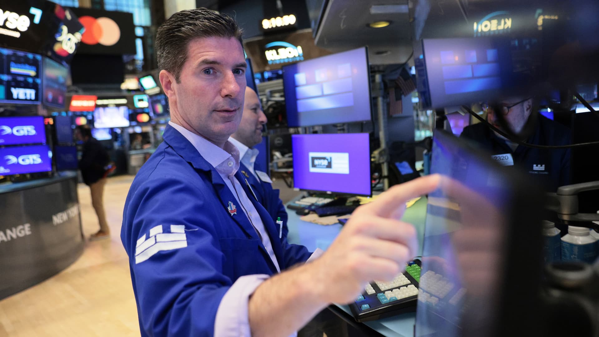 U.S. Stocks Hit Record Highs as Tech Rally Powers May Gains; Dell Surges on AI Server Revenue Surge