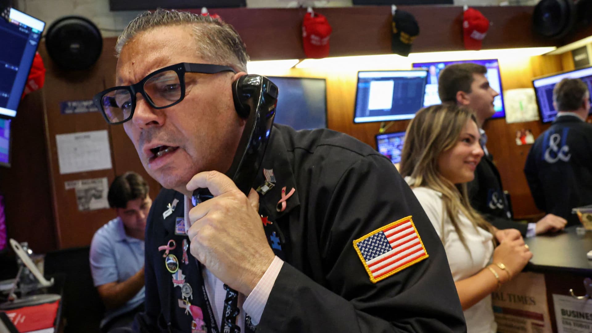 U.S. Stocks Plummet as Oil Prices Surge Amid Middle East Tensions, Tech Earnings Disappoint